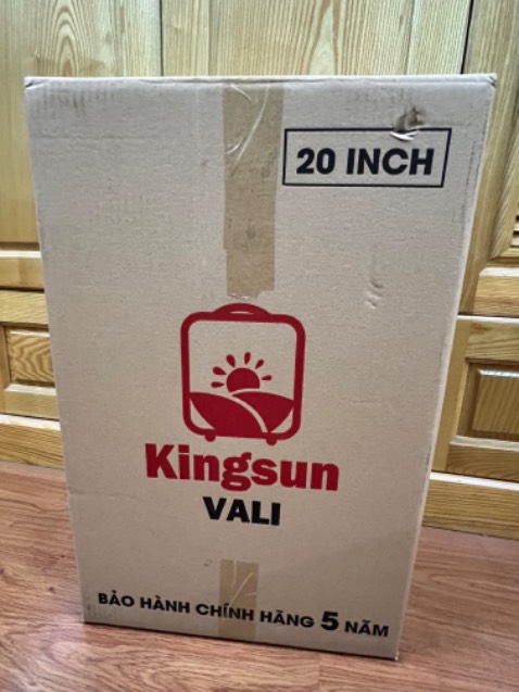 Vali rất đẹp và chắc chắn, màu sắc cũng đẹp. Quá ưng ý. Vali đẹp vậy mà giá rẻ ghê. Cảm ơn shop. Cảm ơn Tiki đã giao hàng vô cùng lịch sự, chu đáo ❤️