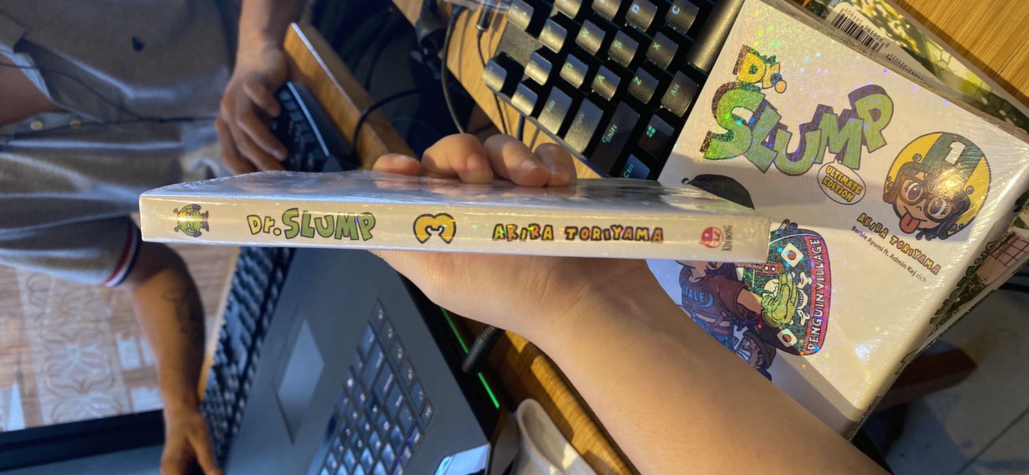 Chưa mở màng bọc bảo vệ nhưng nhìn chung là giấy đẹp và trắng, nặng tay, gáy đẹp