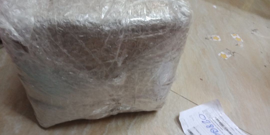 Gói hàng rất cẩn thận, nhưng bên trong thì như thế này đây. Còn ai dám tin tưởng shop nữa 😤