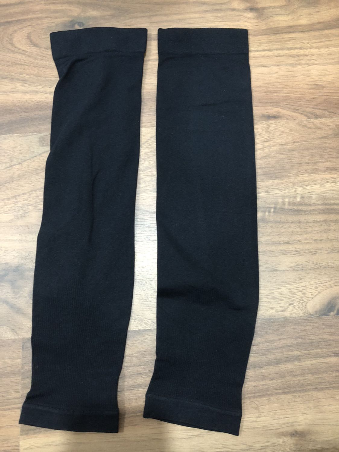 Sản phẩm đóng gói cẩn thận, giao nhanh, không xuất hiện bung chỉ và chất liệu vải đeo vào cảm thấy rất là mát.