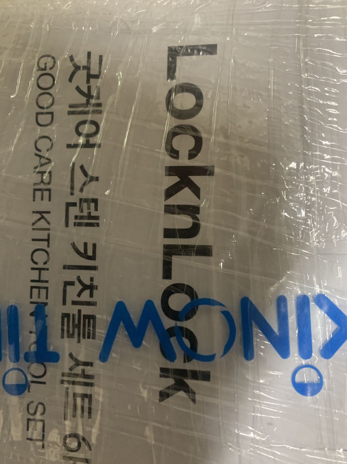 Cũng lủng liểng ra phết. Nhưng cái LnL nhìn lạ quá, sản phẩm thì hao hao như bỏ vào hộp chứ ko phải nguyên hộp. Nhưng công nhận Tiki giao nhanh