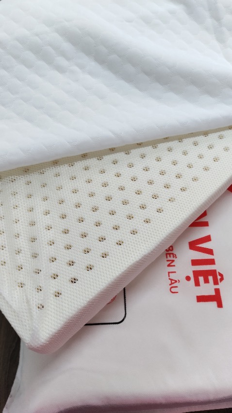 Bữa mua nệm được tặng kèm, nằm ngủ đã đã. Bữa vợ nó than ba bị đau cổ nên mua tặng luôn ông già vợ. ổng khen gối thấp ngủ ngon, kêu có gì mua thêm 1 cái ổng cho bạn