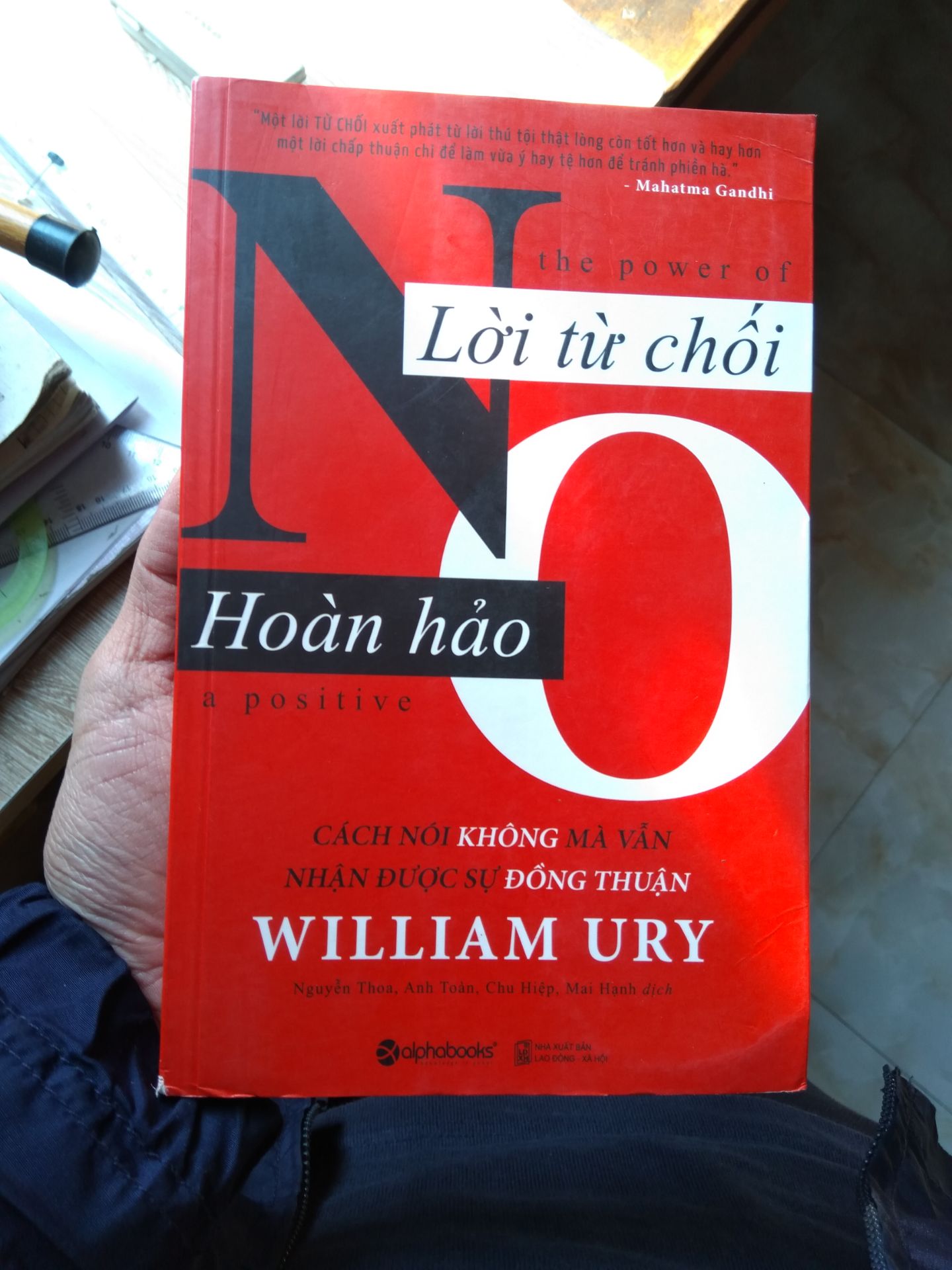 Mình nhận sách thì khá thất vọng, sách không có bọc nylon ở ngoài, rách gáy và bị bẩn
Ngoài ra đơn hàng của mình được tặng kèm 1 coupon mua hàng nữa mà không thấy đâu???
Tiki giải quyết sao đây ạ?