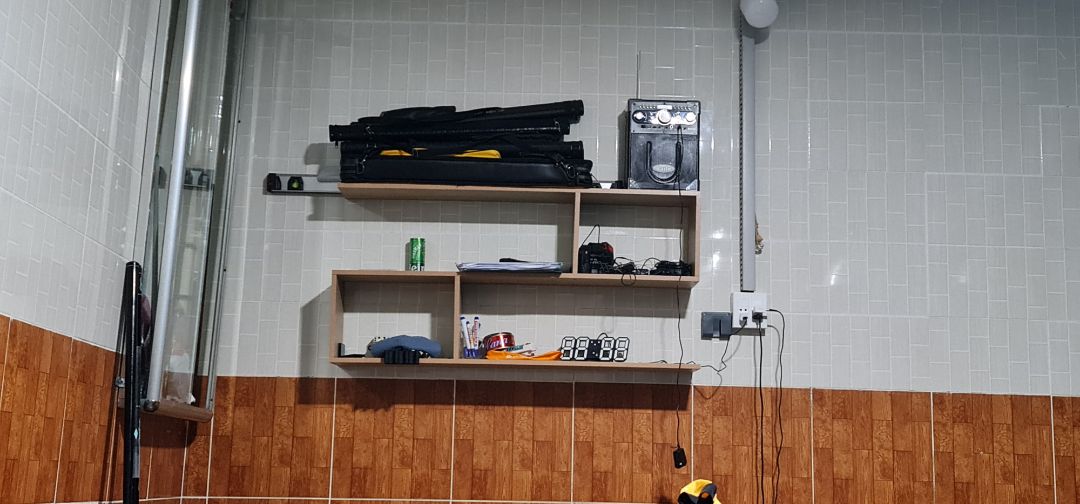 Kệ làm đẹp, chất lượng tạm được, hướng dẫn chi tiết, có kèm theo nhiều phụ kiện, rất chau chuốt sản phẩm. Nhưng giá chát quá so với chất lượng. mình cũng mua 1 kệ kích thước y chang chỉ khác là không có 2 miếng ở bên hông mà giá có 230k. Mọi người nên cân nhắc khi mua