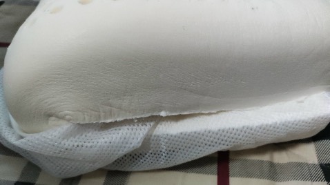 Gối vừa tầm mình, nằm êm cũng thích mà mới 2 3 bữa lão chồng giật mất tiêu luôn còn bảo gối này thấp để anh đi