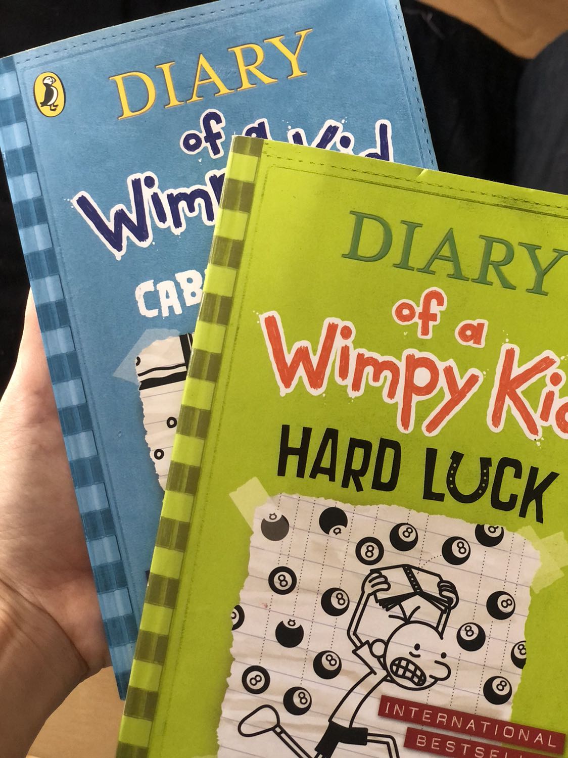 Ship siêu nhanh, sách đẹp siêu thẳng thớm và mở ra thơm mùi giấy thích dễ sợ. Sách rất nhẹ. Giá lại siêu rẻ vì mình mua dịp flash sale. Nói chung là hơn mong đợi rất nhiều. 🥳🥰