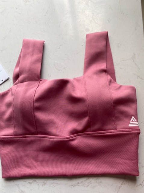 Giao hàng nhanh, vải dày dặn, màu đẹp, chỗ ngực hơi bị xoắn 1 xíu nhưng soi kỹ mới thấy, nói chung vậy là ok với mức giá này.
Mình nặng 53kg cao 1m62 mặc size L vừa vặn Giao hàng nhanh, vải dày dặn, màu đẹp, chỗ ngực hơi bị xoắn 1 xíu nhưng soi kỹ mới thấy, nói chung vậy là ok với mức giá này.
Mình nặng 53kg cao 1m62 mặc size L vừa vặn