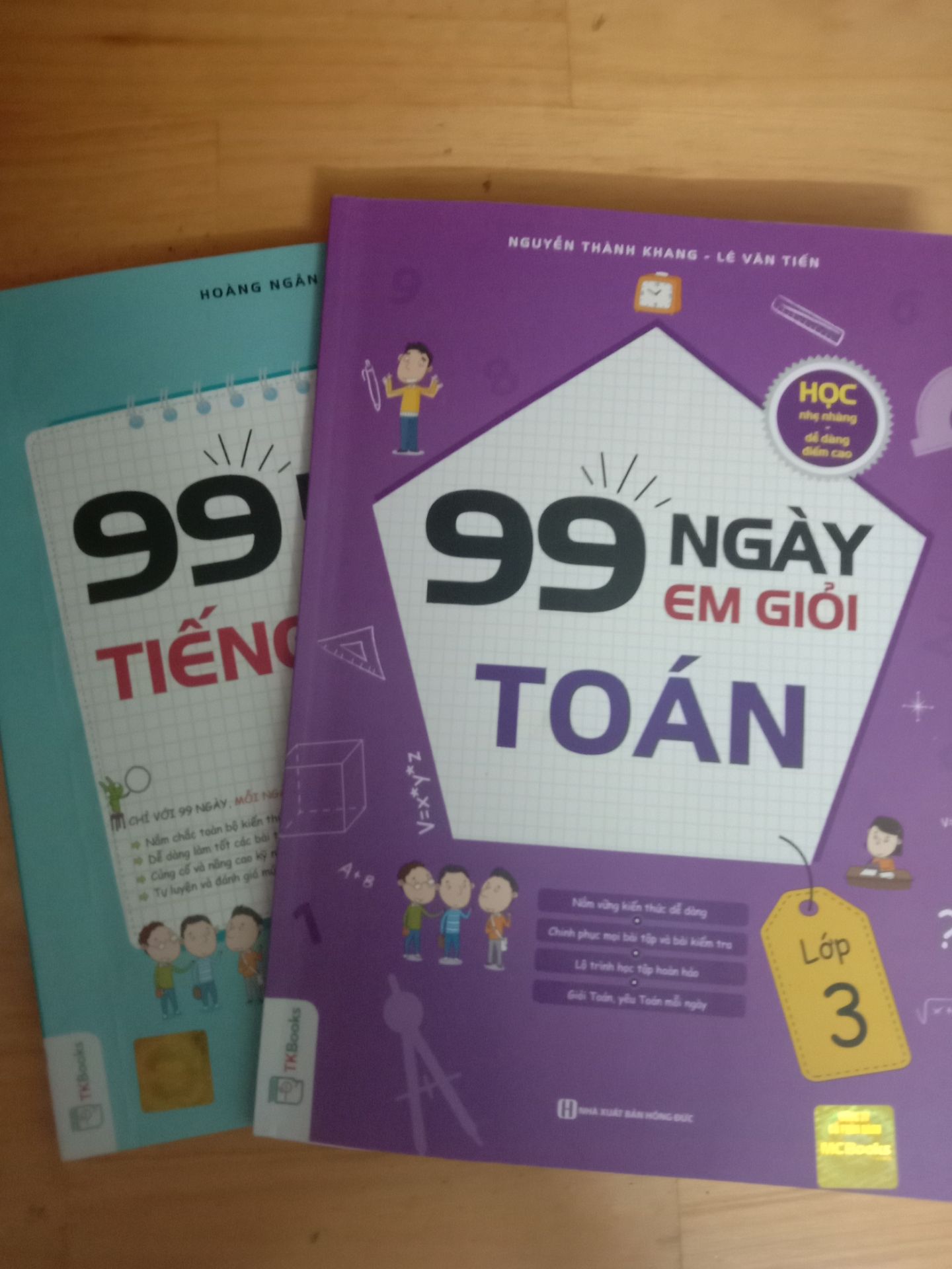 sách rất hay, thiết kế đẹp, có ngữ pháp và từ vựng nên em mình có thể học đầy đủ