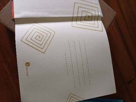 Giao đúng hẹn, đóng gói chắc chắn , album đẹp, nhân viên giao hàng nhiệt tình và thân thiện