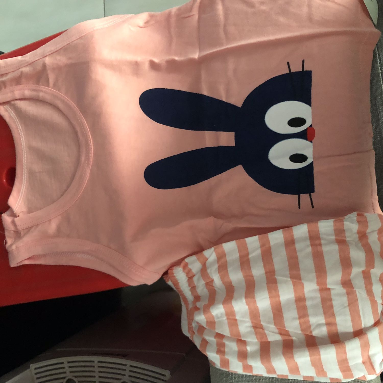 Shop chuẩn bị hàng và giao siêu nhanh luôn. Mặc dù shop bán hàng giá rẻ nhưng chất lượng ko làm mình thất vọng. Đồ ko 1 cọng chỉ thừa. Vải mát nữa. Với thấy thấm mồ hôi tốt nè