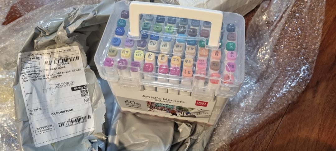 hộp màu bị vỡ. yêu cầu đổi trả lại