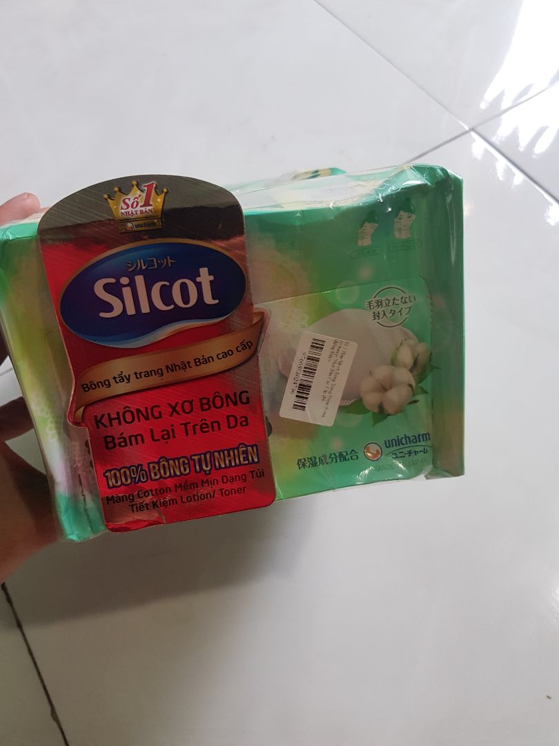 mình mua hàng bên tiki chắc cũng hơn 1 năm nay. lúc nào mình cũng đánh giá 5 sao.
1. vì chất lượng sản phẩm
2. vì thời gian giao hàng
3. cách đóng gói sản phẩm.
nhưng lần này quá kém. 3 hộp bông silcot thì chỉ quấng màn nhựa. 3 hộp thì chỉ duy nhất hộp ở giữa còn nguyên vẹn. còn 2 hộp còn lại móp méo nhìn ko muốn sử dụng luôn á. cho 1 sao ngày hôm nay ko phải vì tiki mà vì bên shop mình mua thật sự quá tệ mấy lần trước mua tiki trading rất rất ư là hài lòng. còn lần này thì tệ,quá tệ.
shop mình mua là Healthcare 20