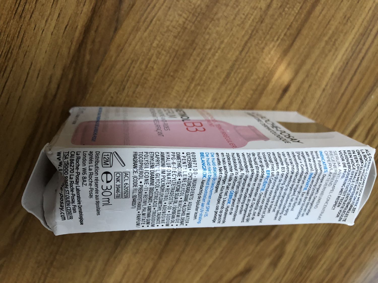 Giao hàng lâu lắm luôn. Đặt 7/9 mà tới hnay 24/10 mình mới nhận được.
Hộp trong hộp ngoài móp méo hết. May gói kỹ nên bên trong không sao.
Còn về sản phẩm chưa dùng nên chưa đánh giá được. Nghe nói sp rất lành tính, là hợp với da mình.
Shop tư vấn nhiệt tình.