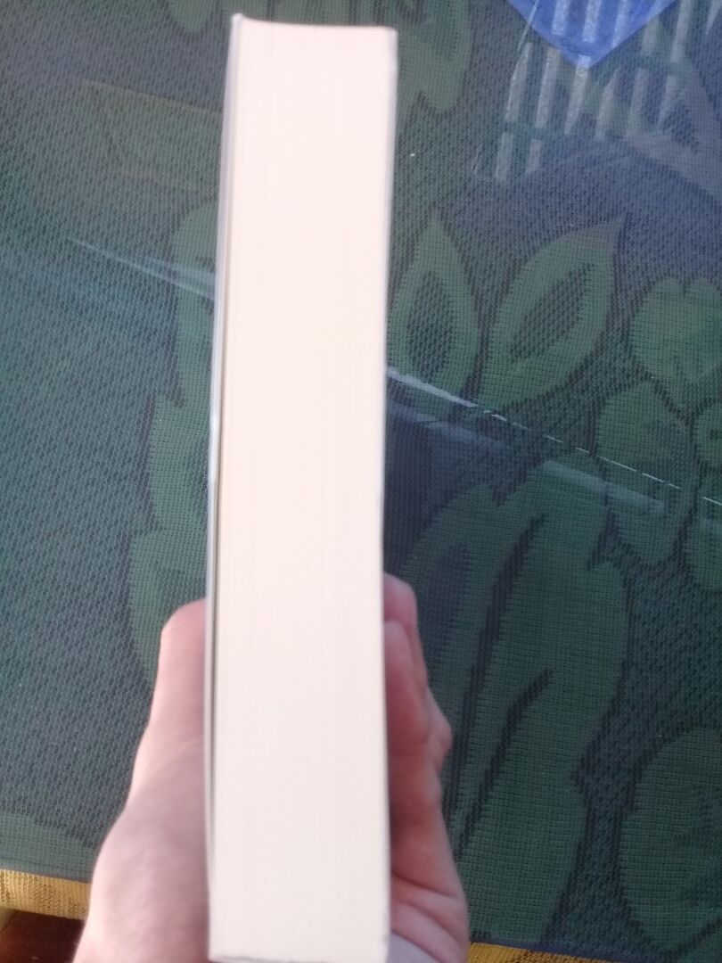 Đặt hàng hôm thứ 7 thứ 3 đã có hàng. Anh shipper tốt tính và hiền. Hôm mua đang giảm giá 55% chỉ 88k quá hời. Về nội dung thì khỏi phải bàn, hình thức là hàng cực kì chất lượng được in bằng giấy trơn dày loại giấy dùng in Sgk những năm gần đây ( vì đây là cuốn mới được tái bản 2019, khác những cuốn trước in bằng giấy xốp mỏng, nxb Trẻ cũng có thông báo về việc đổi giấy này trên ***). Nói chung là quá tốt luôn???~~~