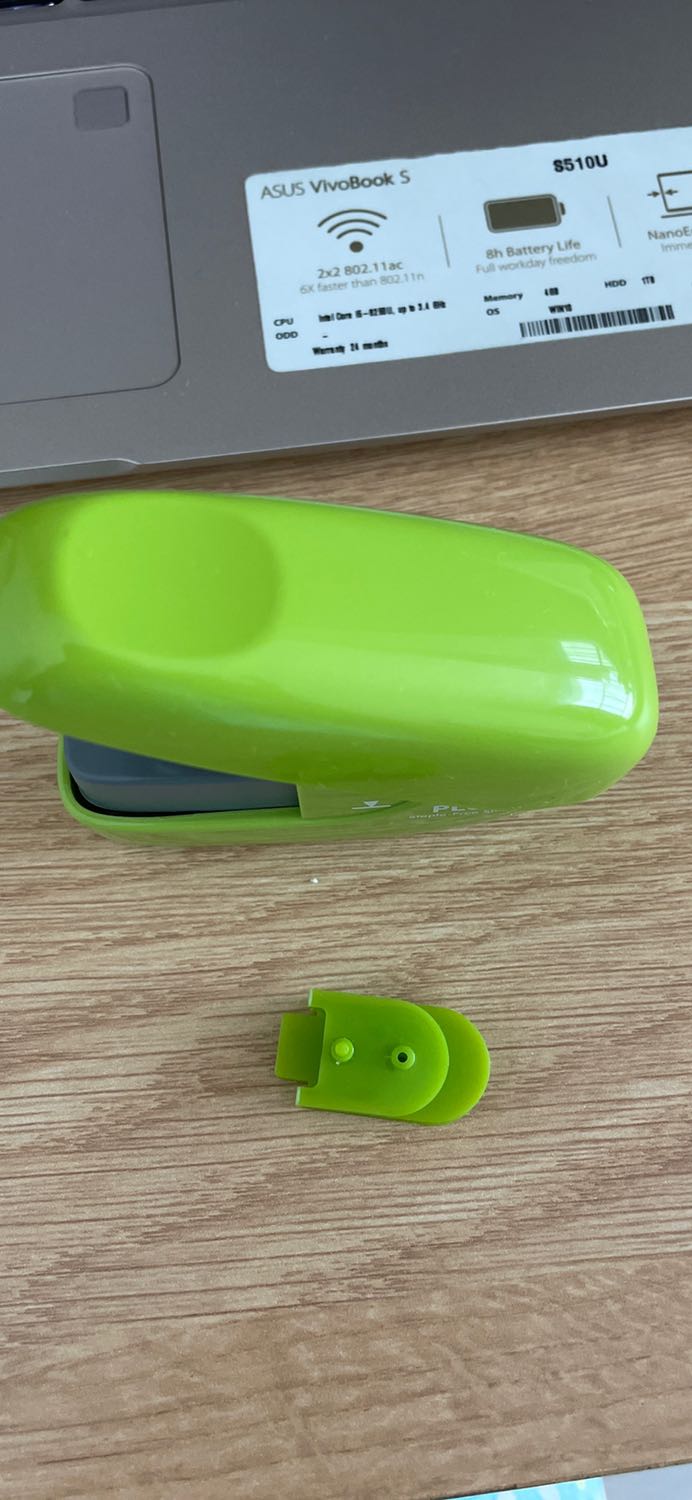 Rất ưng ý, mặc dù sau khi giảm giá thì giá vẫn hơi cao hơn chỗ khác, bất ngờ là nhận được khuyến mãi một SP của Plus khác đi kèm trong khi không thấy báo khi mua hàng nên tính ra vẫn lời :)). Tuy nhiên mình không rõ 2 miếng nhựa màu xanh đi kèm được dùng để làm gì?