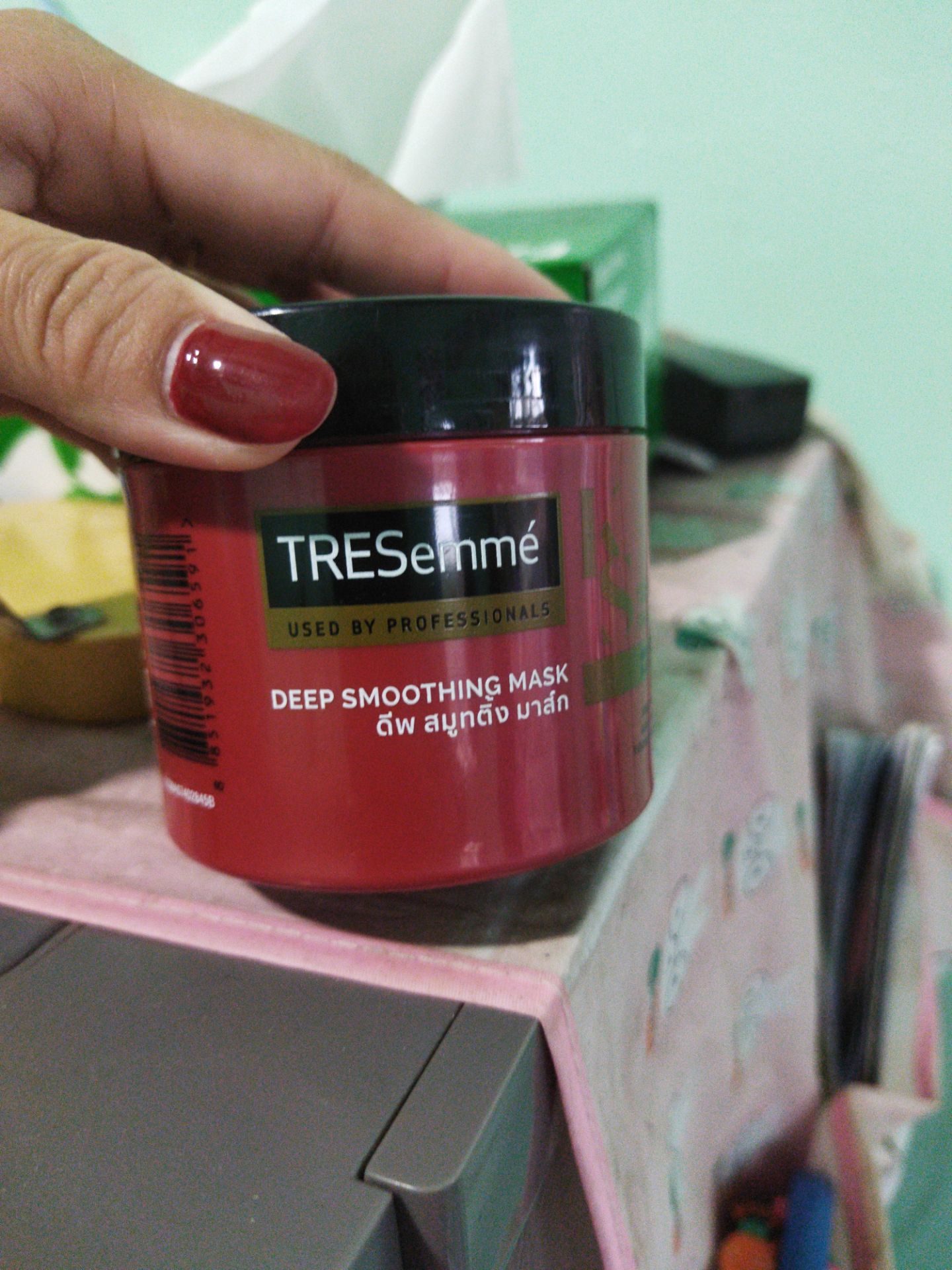 gói hàng cẩn thận, mới sử dụng1 lần mà thấy sản phẩm ok.tóc mềm, mượt,không còn khô xơ.những ai hay nhuộm tóc nhiều như mình nên sử dụng sản phẩm