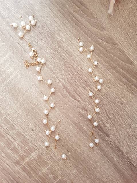 Lúc nhận về hàng đac bị đứt, các chuỗi ngọc được móc vào nhau không chắc