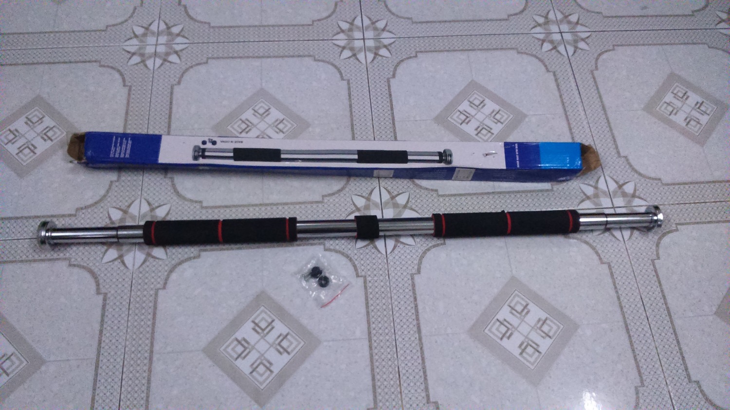 Đặt hàng ngày 16/5/2018. Nhận hàng tại cơ quan vào ngày 21/05. Chiều mang về nhà mở ra thấy thiếu mất 01 miếng đệm cao su (hai đầu xà đơn có 02 miếng đệm cao su) nên không sử dụng được. Có gửi phản ánh và Tiki phản hồi ngày 22/05/2018 bằng email nhưng đến nay cũng không có ai liên hệ để cấp bổ sung hoặc đổi trả sản phẩm. 
Tôi mua hàng trên Tiki nhiều năm rồi và đây là sự cố đầu tiên. Tôi yêu cầu bên bán hàng nhanh chóng giải quyết thỏa đáng. Đặt hàng ngày 16/5/2018. Nhận hàng tại cơ quan vào ngày 21/05. Chiều mang về nhà mở ra thấy thiếu mất 01 miếng đệm cao su (hai đầu xà đơn có 02 miếng đệm cao su) nên không sử dụng được. Có gửi phản ánh và Tiki phản hồi ngày 22/05/2018 bằng email nhưng đến nay cũng không có ai liên hệ để cấp bổ sung hoặc đổi trả sản phẩm. 
Tôi mua hàng trên Tiki nhiều năm rồi và đây là sự cố đầu tiên. Tôi yêu cầu bên bán hàng nhanh chóng giải quyết thỏa đáng.