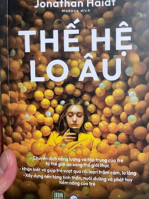 Một cuốn sách quá hay về tâm lý xã hội. Nội dung cuốn sách nói về chứng xao nhãng, mất tập trung ở trẻ em khi tiếp xúc quá sớm với thiết bị thông minh.
Cách các nhà sáng lập công ty công nghệ thu hút sự chú ý của các em, khiến các em nghiện thiết bị nhiều hơn.
Một cảnh báo rất quan trọng!
