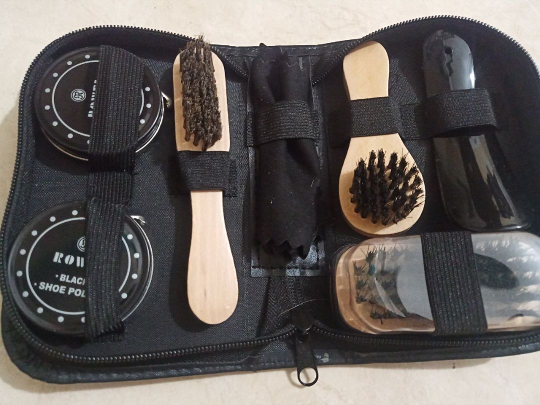 Shop giao đây đủ,đúng số lượng bộ dụng cụ đánh giày rất sin sò và tiện dụng.shhop giao hàng nhanh,tv nhiệt tình