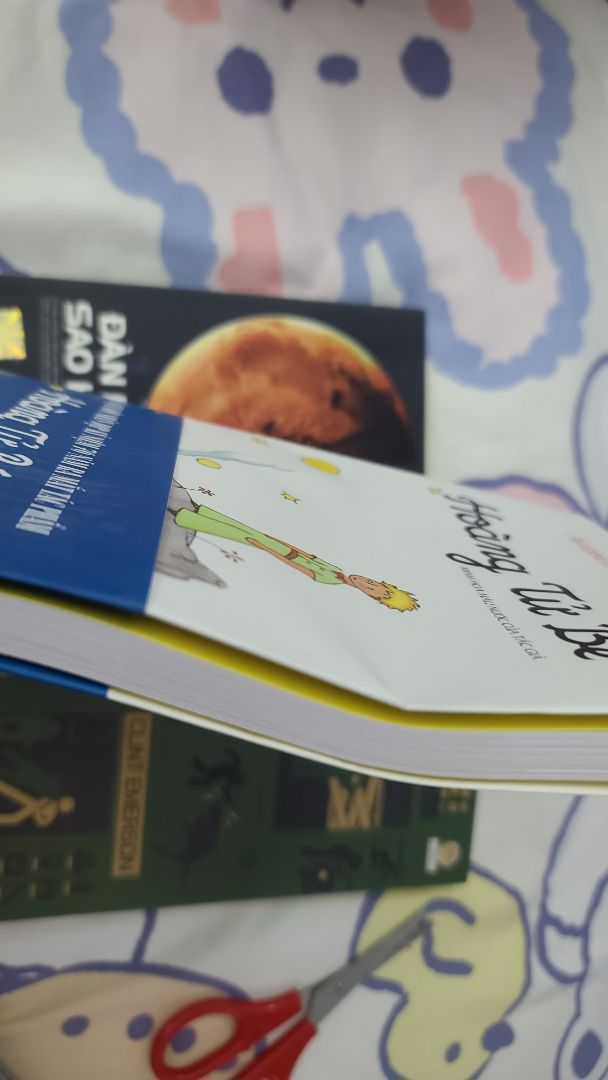 sách giao nhanh, nội dung gồm nhiều kĩ năng trong cuộc sống, cả kĩ năng hàng ngày lẫn kĩ năng khi cấp cứu. nói chung đáng mua