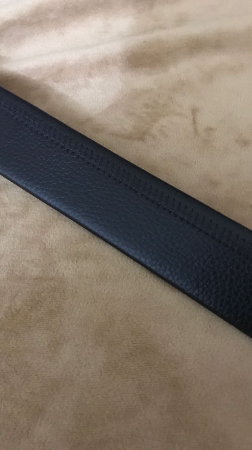 Thắt lưng mặt đẹp, trông đơn giản nhưng chất, đẹp khỏi chê. Dây da dài và mềm mại. Thiết kế khoá tinh tế dễ đeo. Đường may tỉ mỉ. Một sản phẩm giá rẻ nhưng chất khỏi chê luôn. Hàng tốt đáng mua. Ủng hộ shop.❤️❤️