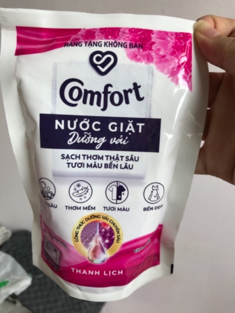 Mua 2 túi giá 351, đc tặng 2 túi nc giặt comfort nhỏ   145 ml (giá tầm 7k 1 túi) và 1 túi nc lau sàn sunlight