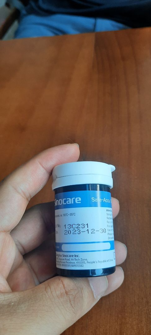 nhận hàng đúng hẹn, mình mua 2 lọ mỗi lọ 25 que *** là vừa 1 hộp, cứ nghĩ hộp nhận sẽ nguyên seal nhưng ko ngờ thế này.