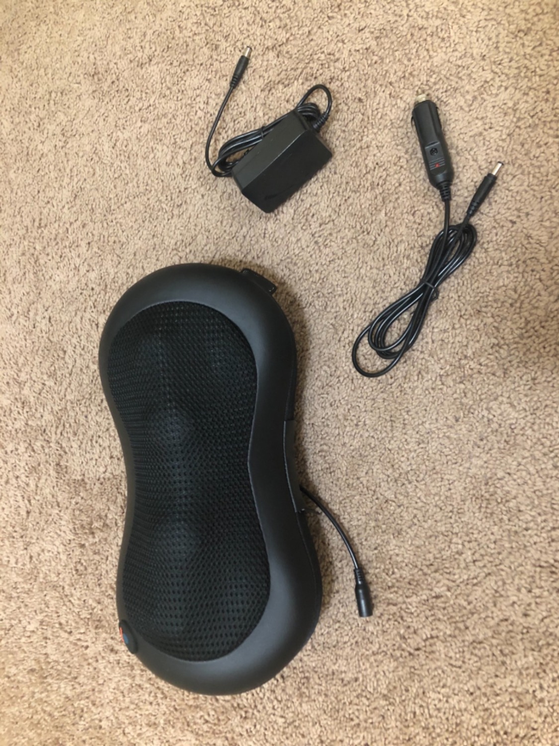 Đọc mấy shop thấy shop này nhiều review tốt nên mới mua. Nhận hàng nhanh, hộp không bị móp méo, gối dùng thích một lúc thôi đã đỡ mỏi hẳn. May quá vừa mua được con gối thì nghe tin dịch, tết này chắc chả đi đâu được nhiều, ở nhà xem ti vi cộng thêm con gối nó xoay cho thì mới chuẩn. Nói chung bên này làm việc ổn đấy mọi người ạ
Ảnh mình xin phép che mặt!