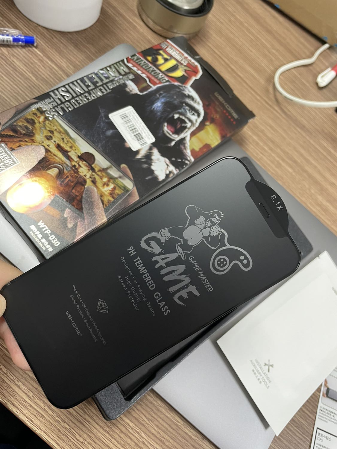 Tự hỏi bản thân sao không tìm đến Kính cường lực nhám của Kingkong từ trước, mà mua của những hãng mắc hơn mà chất lượng không hơn bao nhiêu. Thực sự xài rất đã, dán dễ dàng. Goood