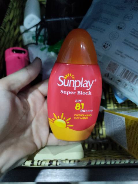Mình xài loại này cũng mấy tháng rồi, thấy da cũng đỡ bị sạm do nám nắng. nhưng chỉ là loại phổ thông và ko kiềm dầu, nên là mình kết hợp2 thứ cho 1 lần xài để vừa chống nắng cao vừa kiềm dầu