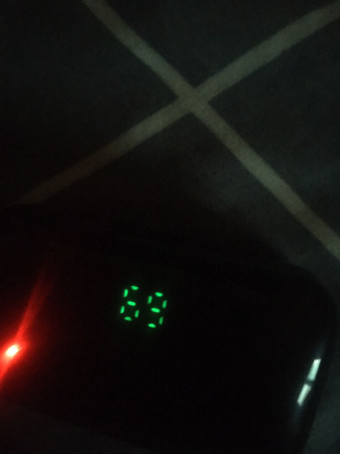 Hàng gửi về giống hàng cũ í bị xước vỏ với một bên đèn k đỏ, tai nghe đã được để trong hộp trước và k có bao bảo vệ
Mới nhận hàng mà cứ tưởng dùng lâu rồi í
Đợt này đang dịch đổi hàng khó khăn nên thôi xui v