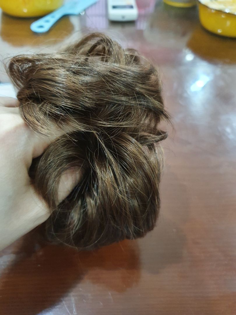 sản phẩm như hình. hơi sáng so với tóc mình.