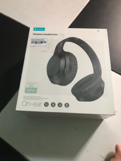 Shop gói hàng rất chắc chắn nha, chất lượng đúng với giá tiền. Có kèm theo dây để kết nối bằng dây thay vì bluetooth, khi hết pin thì dùng dây này cũng sạc được luôn, khá tiện