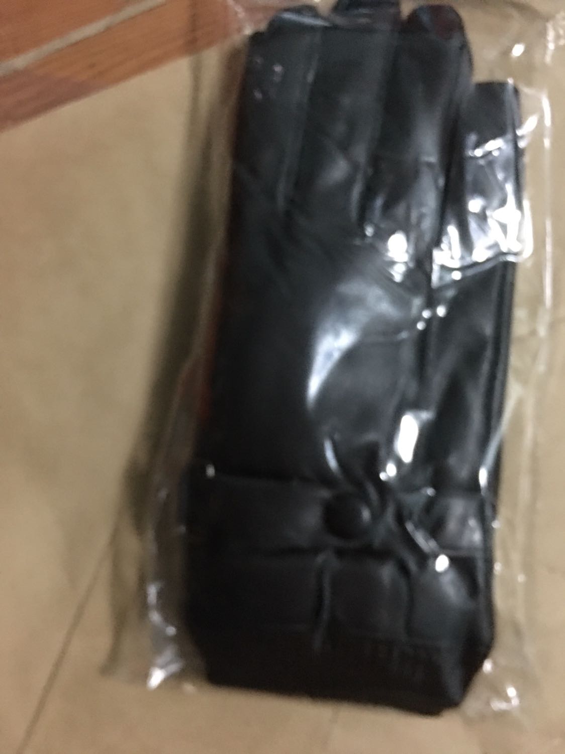 Sản phẩm đẹp mềm mại, dùng rát ưng, giống như shop mô tả, chất lượng rất tuyệt vời, cảm ứng điện thoại rất tốt, mẫu mã đẹp ưng ý quá. Cảm ứng như tay thường luôn, cảm ứng tốt quá. Năm sao cho sản phẩm nhé, đóng gói chắc chẮn, giao hàng rất nhanh, một ngày nhận được luôn