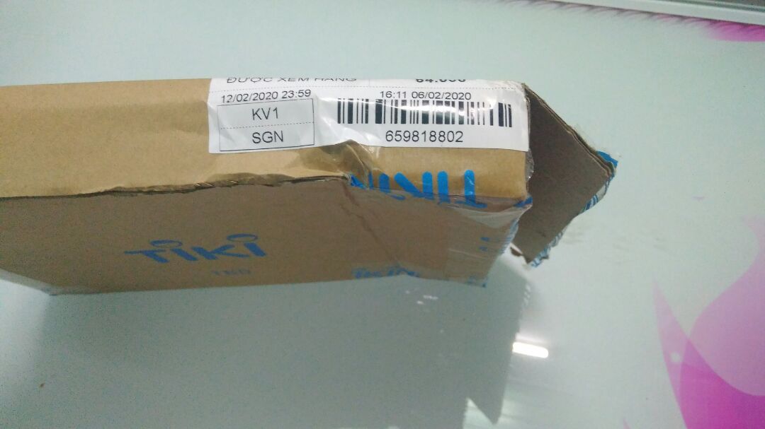 hàng để trong hộp hơi to, ko có xốp chèn chống sốc nên hộp bị móp méo, may là đèn vẫn sáng ok
đèn sáng, có nhiều chế độ chớp