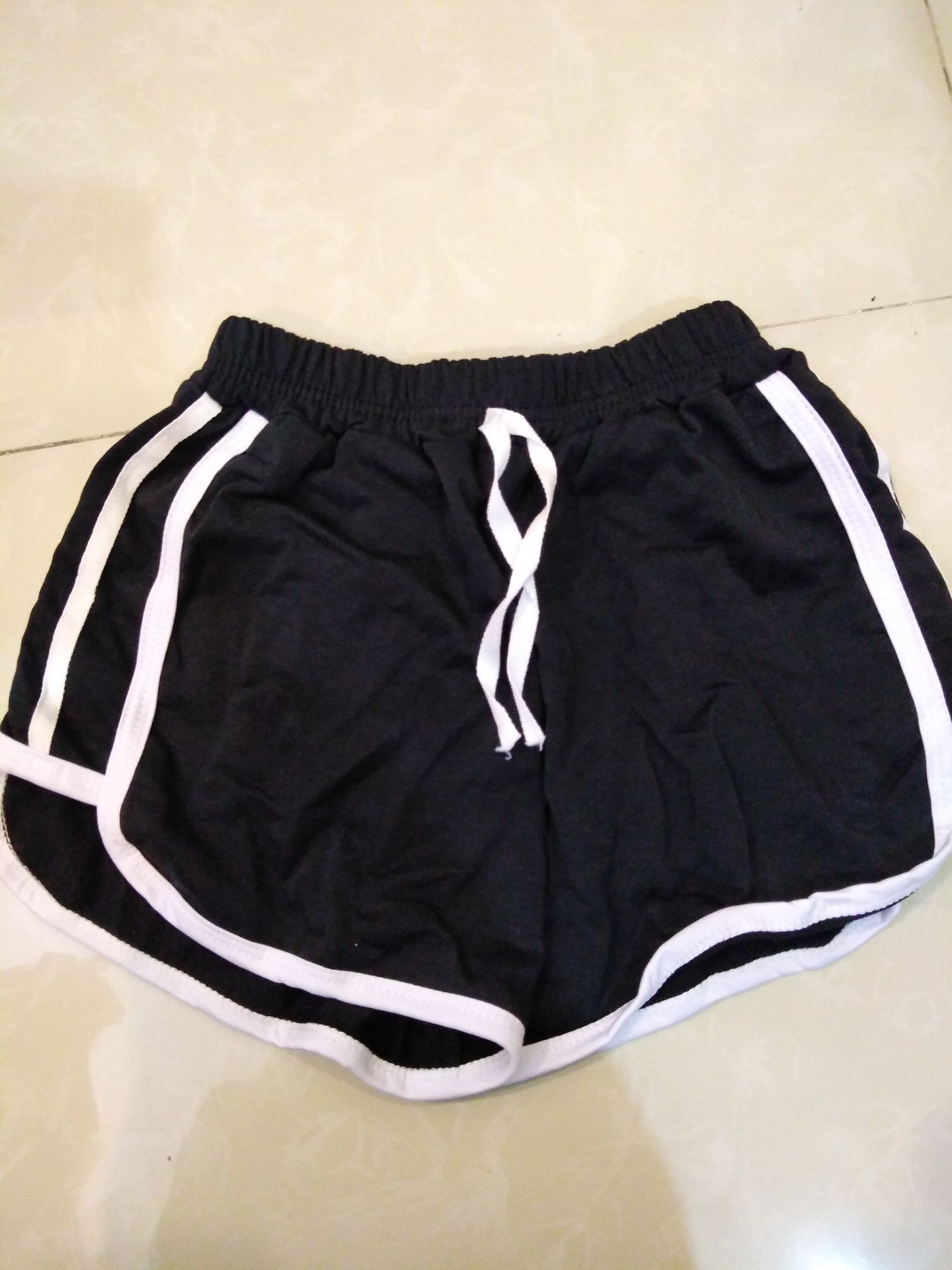 Quần đẹp lắm nha mn, chất vải mềm. Cho shop 5 sao