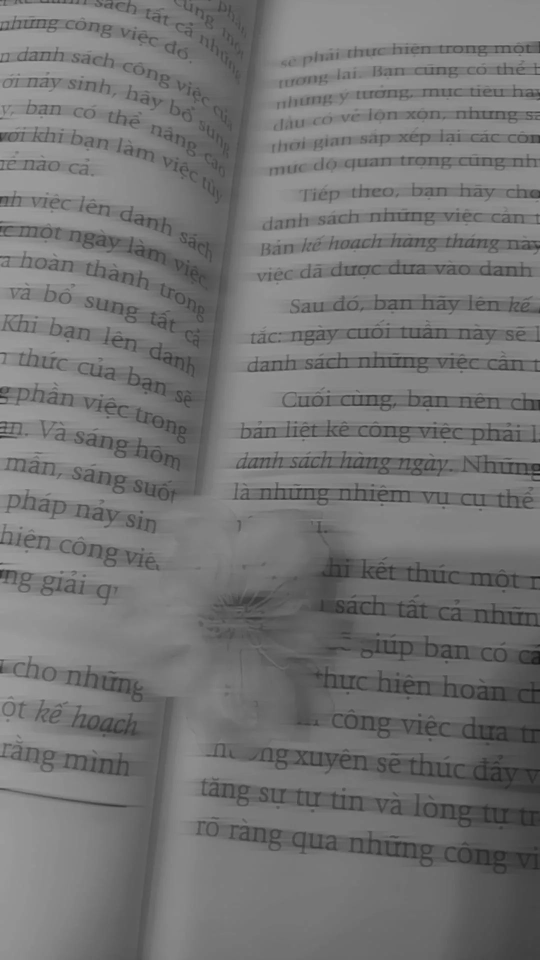 mình đã đọc xong cuốn sách và rút ra được 1 bài học là: hãy bắt tay ngay vào những gì bạn muốn làm. nên nhớ dopamine là cội nguồn để bạn hoàn thành tốt nhất mọi thứ, từ học hành, công việc, thậm chí cảm xúc trong tình yêu,... cuốn sách gửi đến bạn những phương pháp, quy luật để áp dụng vào cuộc sống, nếu có thể áp dụng càng nhiều trong cuốn sách này, bạn sẽ càng trở thành một người có giá trị. cố gắng đọc và nghiền ngẫm nó, càng nhiều lần càng tốt, cho đến khi nó thực sự ngấm vào cơ thể, tâm trí của bạn. chúc các bạn có trải nghiệm tốt với cuốn sách.❤