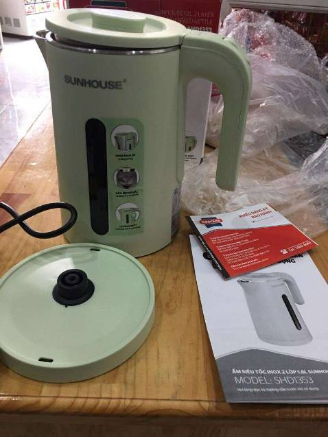 Ấm cầm chắc tay, màu sắc trẻ trung hiện đại, vỏ ngoài chống bỏng tốt như quảng cáo, ruột inox xịn tốt, sôi nhanh