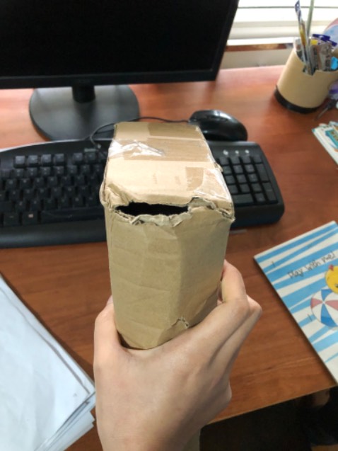 Giao hàng hơi lâu, hộp gói hơi ẩu nhưng vì sách không bị ảnh hưởng nên vẫn okela, sách hay, nên mua nhé mọi người!