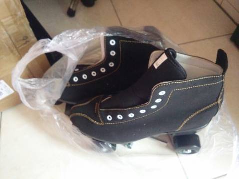 Giày đẹp đủ phụ kiện giá rẻ chắc chắn dễ đi, shop đóng hàng nhanh. Trước mua cho 2 bé và giờ mình mua vẫn quá Ok.  Chụp ảnh hơi dìm hàng tysssss!!!!!!!!!!!!