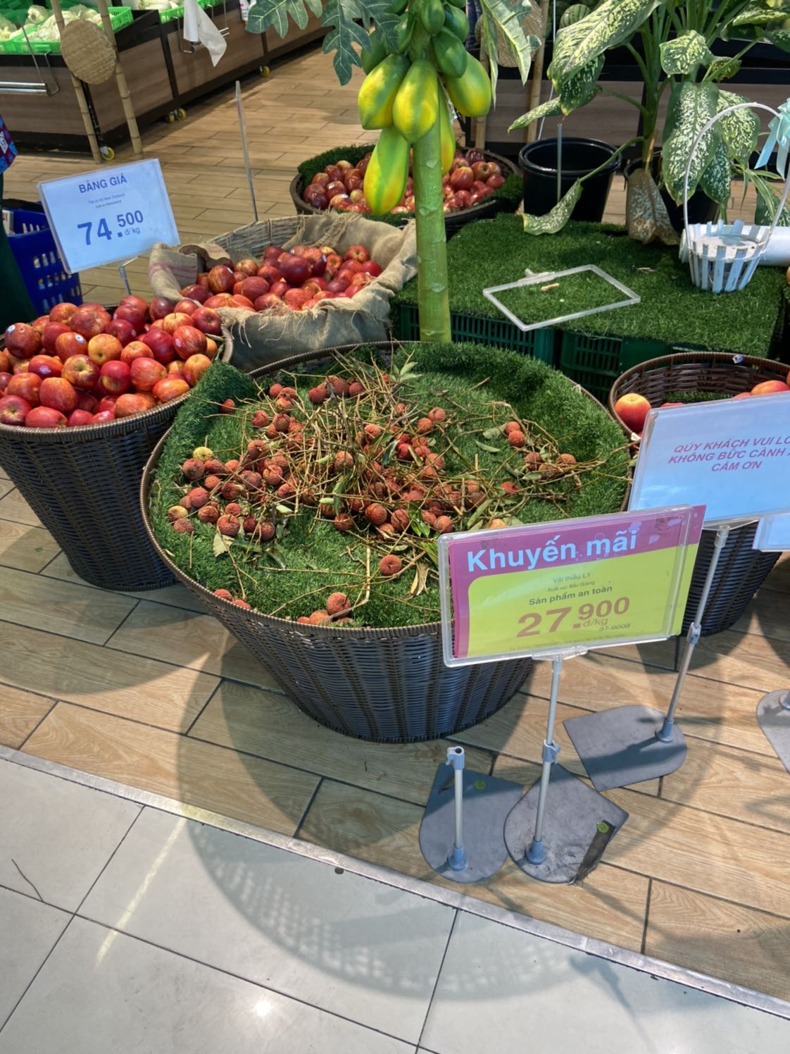 hàng ngon ae nhé, nên mua 1 cái về sử dụng cho gia đình, nếu cần nên mua thêm cái nữa tặng bạn bè cũng được, hihi, tiki giao hàng rất nhanh, ship bơ gọi là khỏi bàn luôn, rất thânh thiện, rất vui vẻ