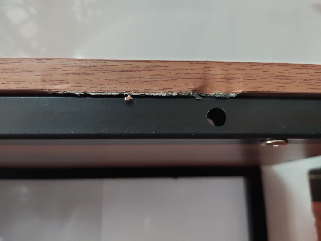 sản phẩm bị lỗi do quá trình vận chuyển nhưng shop đã liên hệ và xử lý rất hợp lí, sẽ tiếp tịc tin tưởng và ủng hộ