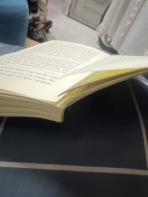 trước đây đã từng mua sách bên Tiki rất nhiều, nhưng sau lần này mua nhầm cuốn này chất lượng sách tệ quá, mình mới nhận 18h hôm nay, là lôi ra đọc liền, gần cuối thì mấy trang cuối thi nhau xúc ra hết, 😂😂