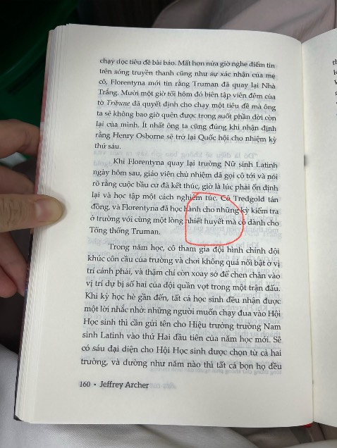 Sai chính tả, có tới mấy chục lỗi, đọc mà thấy nản với nxb lao động luôn. Cạch Bách Việt với nxb lao động mãi mai 
Nội dung sách hấp dẫn như phần 1 (hai số phận, đọc không dứt ra được)