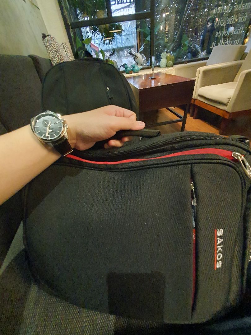 Cặp laptop vừa với Lap của mình, cực kỳ chắc chắn. Đẹp xuất sắc. Ưng ý quá 👍👍👍