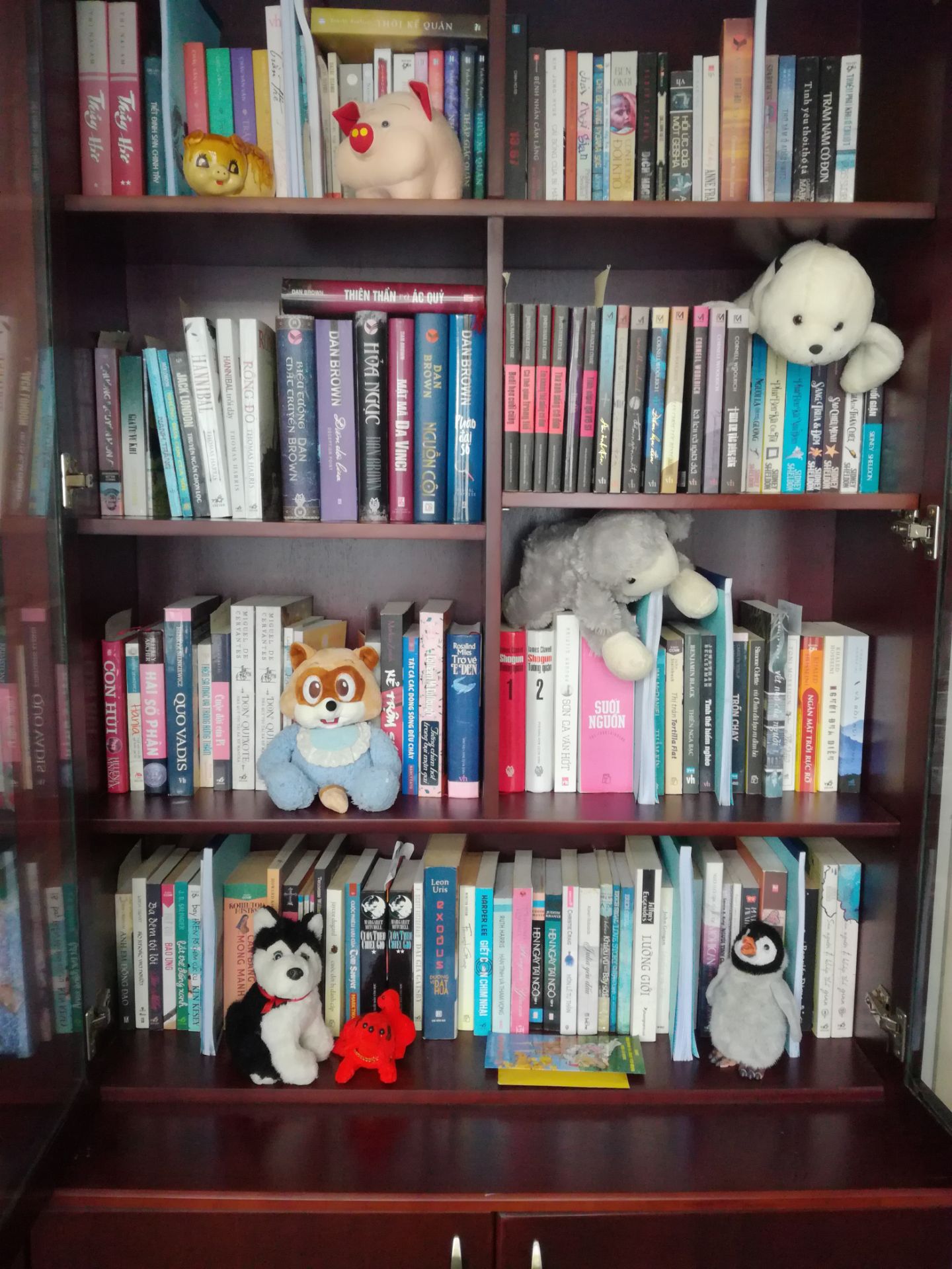 Mặc dù đã đọc trước thông tin và lời bình của mọi người nhưng khi mở hộp hàng Tiki ra vẫn ngạc nhiên một cách thích thú! Như một món quà được gửi tặng - dù là tiền mình mua cho mình 😜 Cầm quyển sách lên ngắm nghía, thấy từ "sách" có vẻ không công bằng sao sao đó, muốn buộc miệng gọi là "kho tàng" quá! Chưa đọc nên không biết hiệu đính chính tả có ổn không; mong là mọi sự hoàn hảo như bề ngoài của "kho tàng"