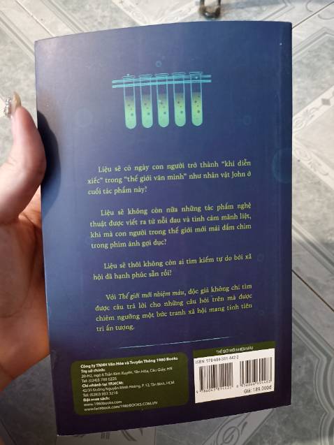 Sách oke, nội dung ổn nhưng điểm trừ là sách mặc dù mới giáo về nhưng nhìn khá cũ:((