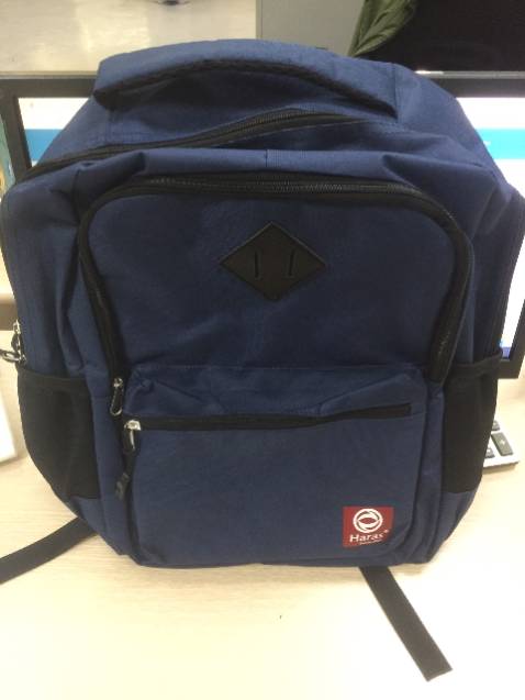 Rất không hài lòng. Vì sao đặt 1 đằng mà shop giao 1 nẻo. Đặt túi xách, mà giao ba lô, bà già sao mang được ba lô???