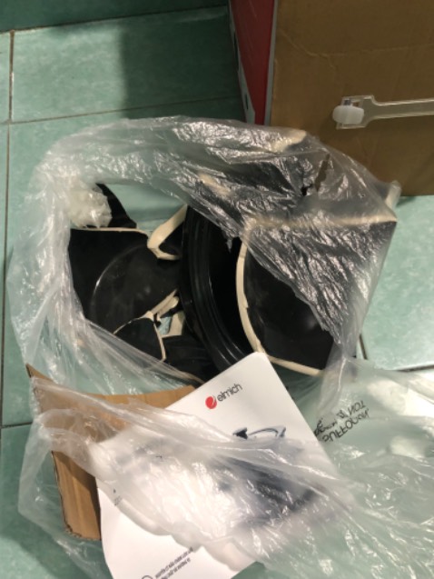 Giao hàng sữa thì mop, được cái nồi quà tặng, bể cái lồng ở trong, nấu sao. Giao hàng quá tệ